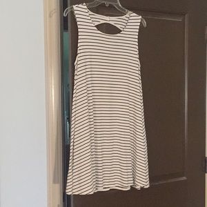 BLACK AND WHITE SOFT DRESS WITH BACK HOLE